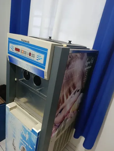 Máquina de sorvete pra ir rápido chama do ZAP *