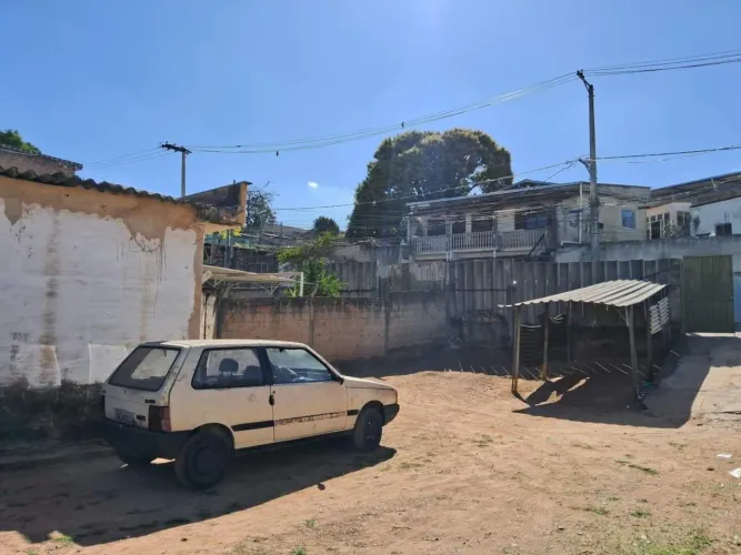 2 Casas em lote 602 m² a venda no bairro Santo André.