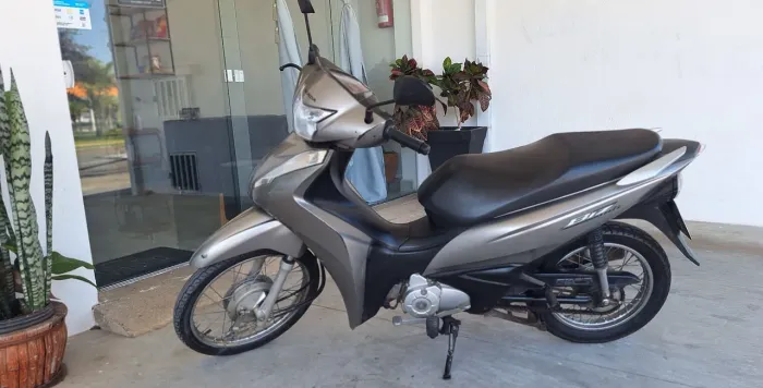 Vendo Honda biz 2022 110i 