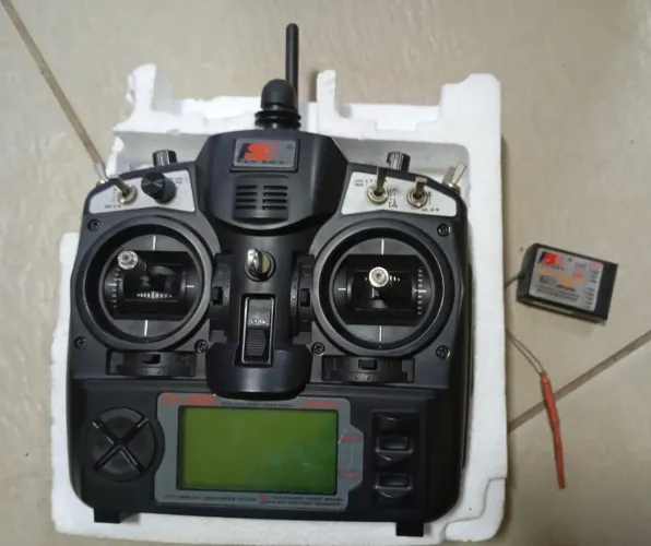 Rádio controle remoto RC automodelo aeromodelo