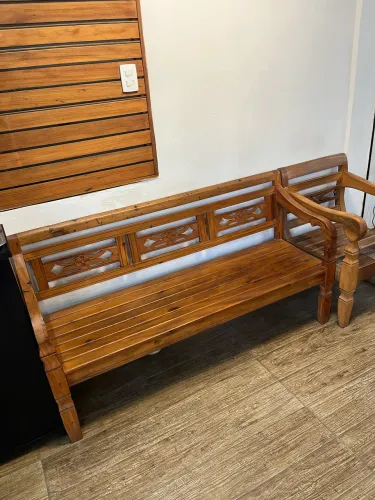 Banco em madeira de lei
