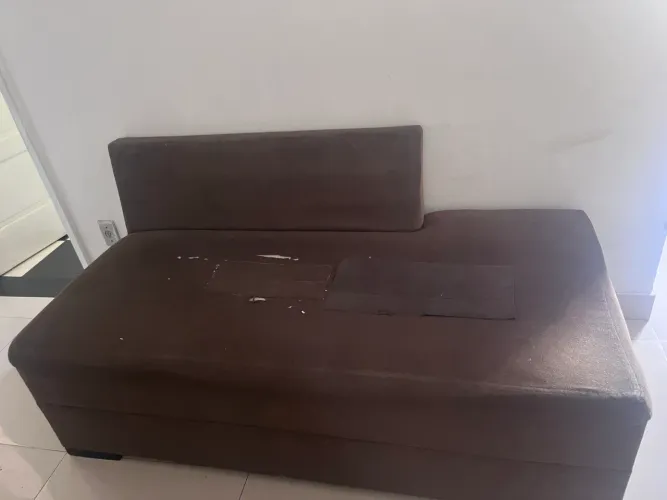 Sofá 2 lugares + 3 almofadas 