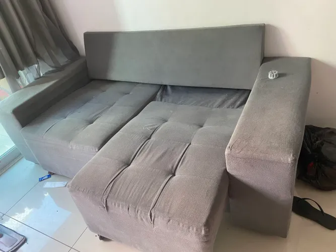Sofa está sujo
