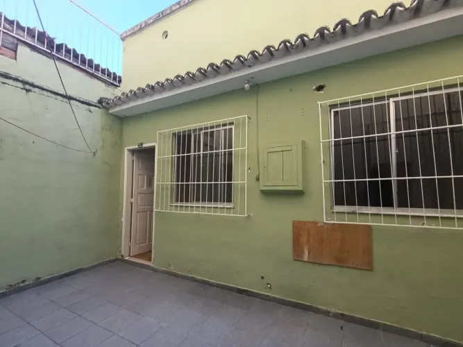 Casa a venda em Vista Alegre com 1 quarto, quintal e possibilidade de ampliar
