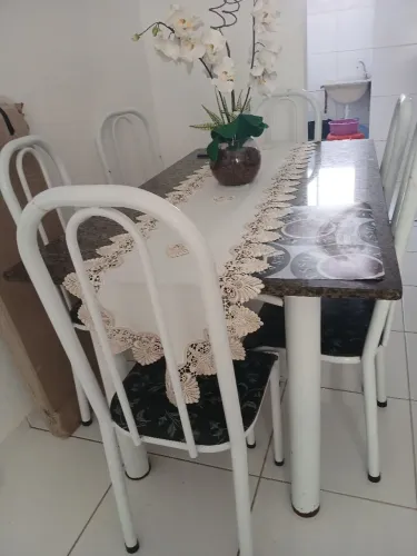 Mesa em mármore 6 cadeiras