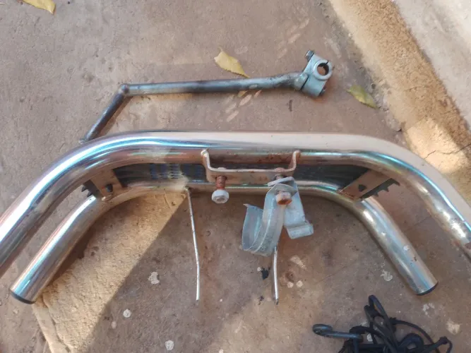 Mata cachorro e pedal para moto