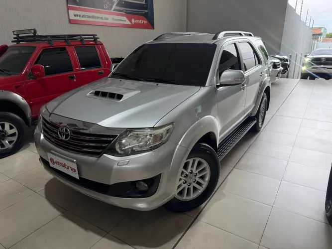 Toyota Hilux SW4 SRV D4-d 4X4 3.0 TDI Dies. AUT 2014