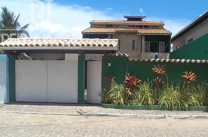 Casa Frente Mar, com 4 quartos e piscina.