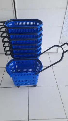Cesta de compras com rodinha
