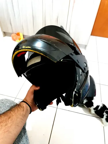 3 capacetes, 1 robocop EBF E8 e outros 2 simples genéricos LEIA DESCRIÇÃO