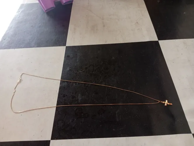 Corrente de ouro com pingente