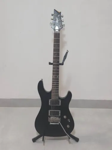 Guitarra Cort EVL-K4 EMG-HZ Floyd Rose + Cube Baby