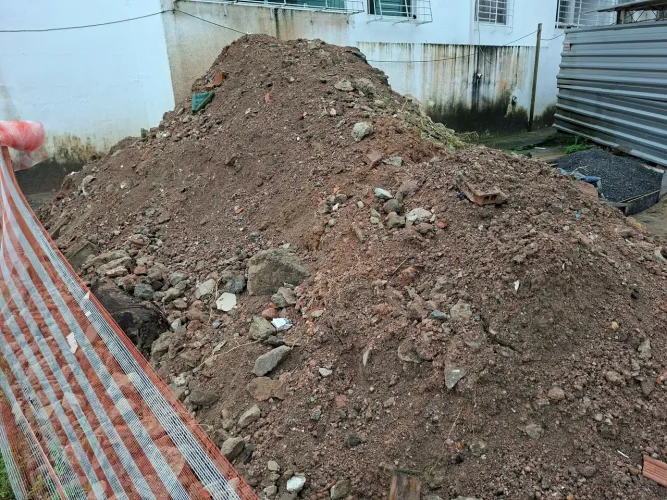 Doação de material para aterro ate enquanto durar o estoque.