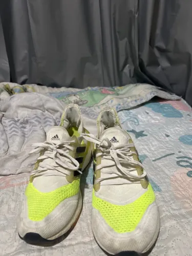 Tênis Adidas Branco e Neon - Tam. 42 - Macapá/AP