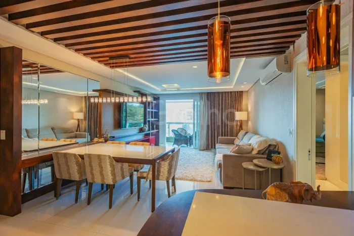 Apartamento de 122m² com 3 suítes na Agronômica