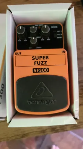 Pedal Behringer Super Fuzz SF300