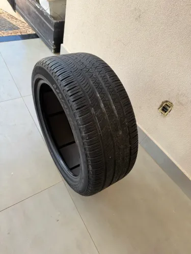 Pneu 275/45/21