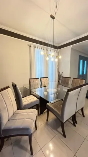 MESA DE JANTAR QUADRADA 8 LUGARES