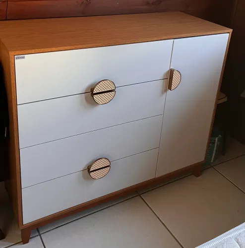 Cômoda 4 gavetas e 1 porta