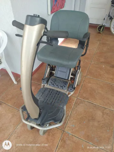 Cadeira de rodas motorizada 