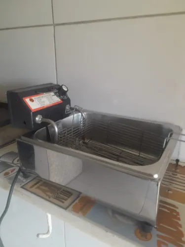 Fritadeira Eletrica de 7 Litros, 2 meses de uso