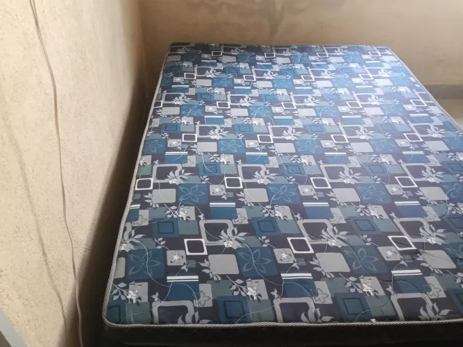 L Cama Box Casal com Colchão - Seminova e Confortável