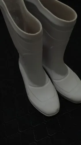 Bota de açougueiro usada