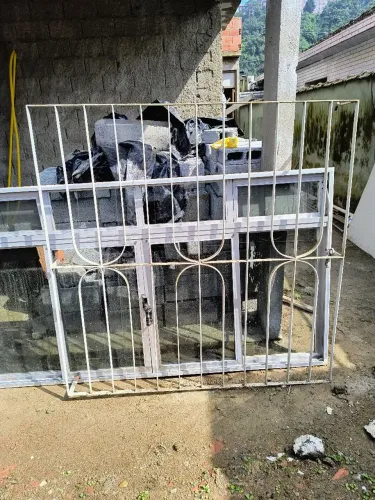 Grade de ferro galvanizado para janela medidas 1,40×140 e 1,40 ×120