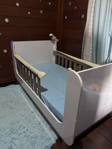 Cama montessoriana infantil com colchão