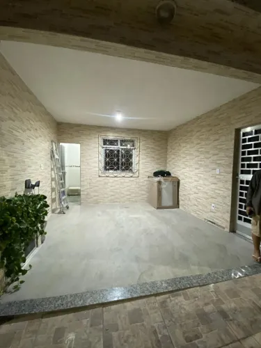 Casa 1 Quarto com Garagem para Alugar em Oswaldo Cruz - RJ