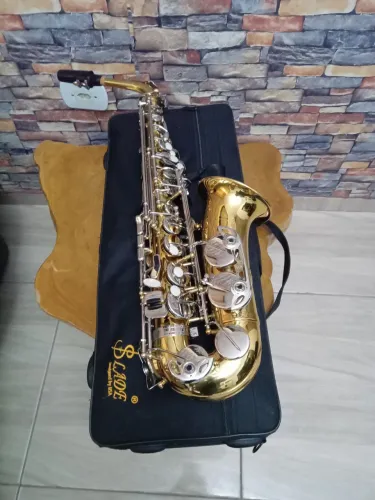 Sax Alto Slade (Semi Novo)