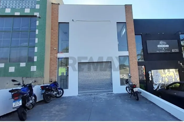 Galpão Comercial Reformado em Itatiba - 220m2