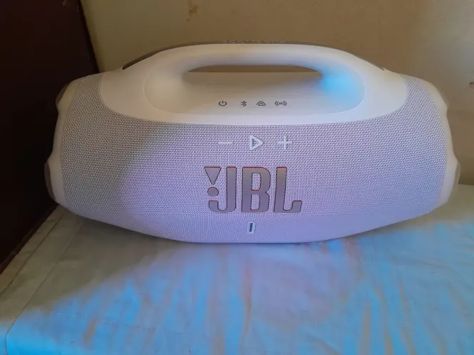 Bombox 4 menos de trinta dias de uso