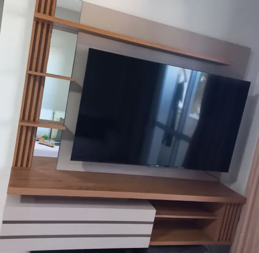 Painel home para TV até 55 polegadas com prateleiras e bancada 160x153cm (SEM A TV)