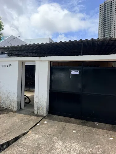 Aluga-se uma casa em Campo Grande 