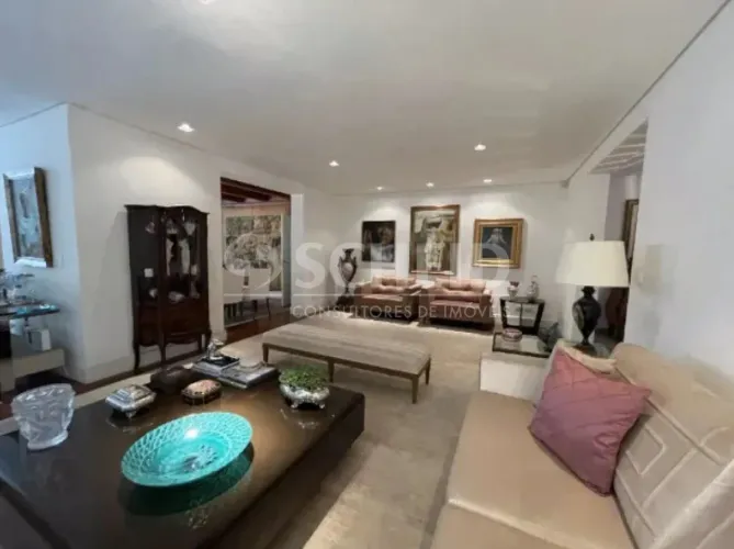 Casa para Locação na Vila Madalena com 553m², 4 suítes e 4 vagas