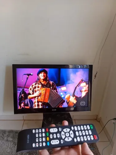 Tv digital CCE 45 polegadas com controle/não é SMART