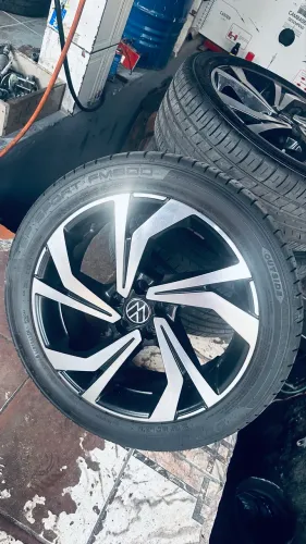 RODAS JETTA ARO 17 + PNEUS DUNLOP NOVOS - OPORTUNIDADE