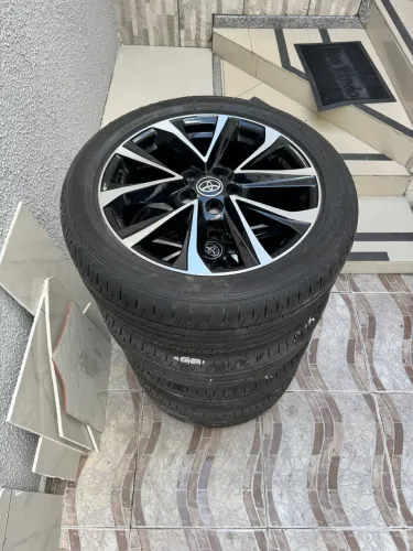 Jogo de rodas com pneu original do corola co