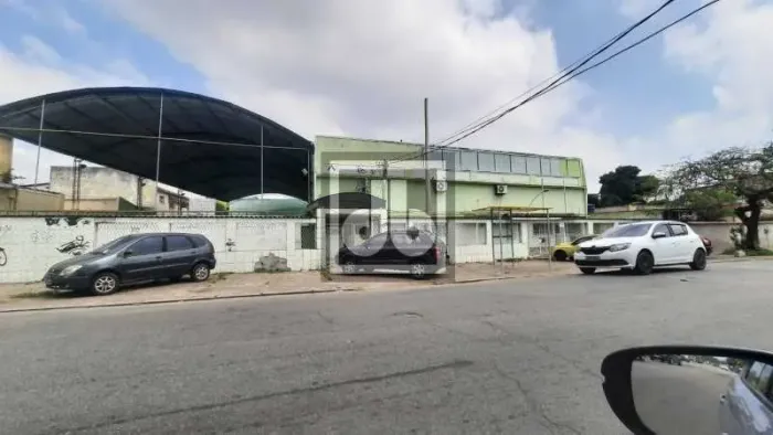 Ótimo Prédio comercial 300 metros da Intendente Magalhães, Serve escola, faculdade, outras