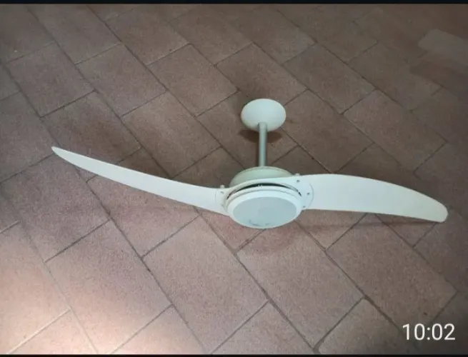 Ventilador de teto, duas pás, marca spirit