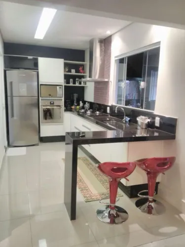 ALUGUEL - Casa em Condomínio Fechado Rica em Planejado