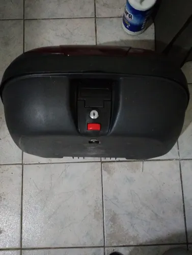 Baú para moto com suporte para instalação chave completo