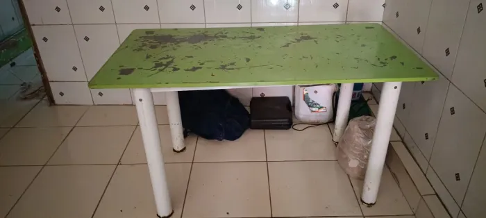Mesa se cozinha com pedra de mármore usada