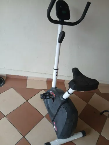 Bike ergometrica caloi usada para reforma .
