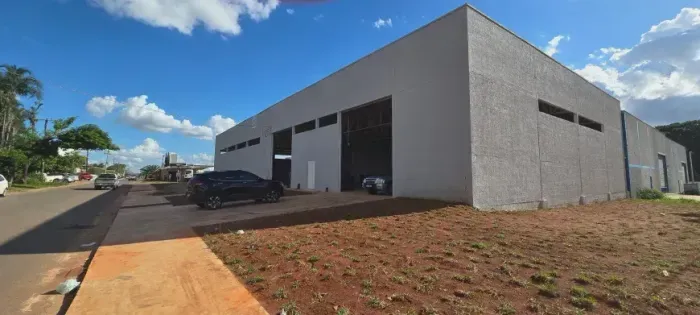 Galpão / Depósito / Armazém para alugar, 500m² - Vila Brasília