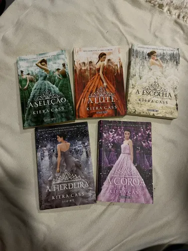 Coleção A Seleção completa - Kiera Cass - 5 livros - excelente estado
