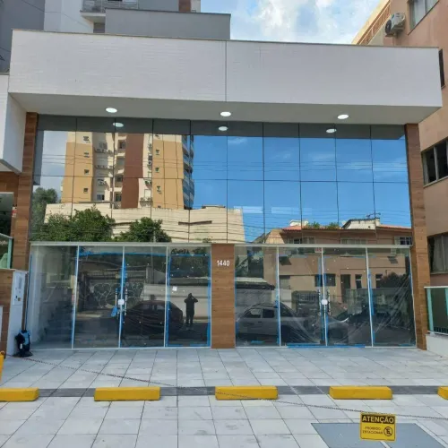 Prédio Comercial com Elevador no bairro Estreito, em Florianópolis/SC.