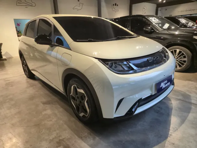 BYD Dolphin EV (Elétrico) 2025