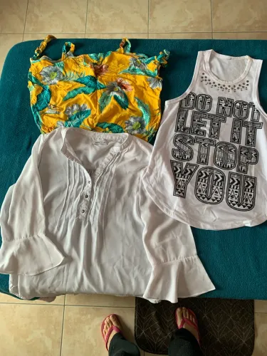 Oportunidade de Trio de blusas
